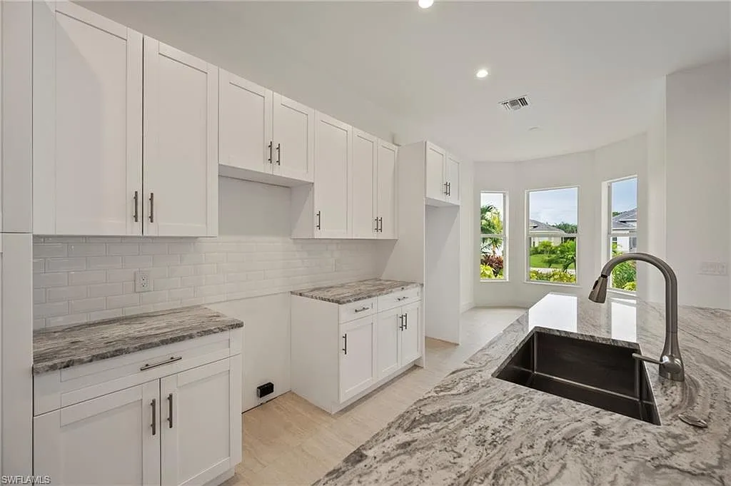 2553 Linda Dr photo from zillow